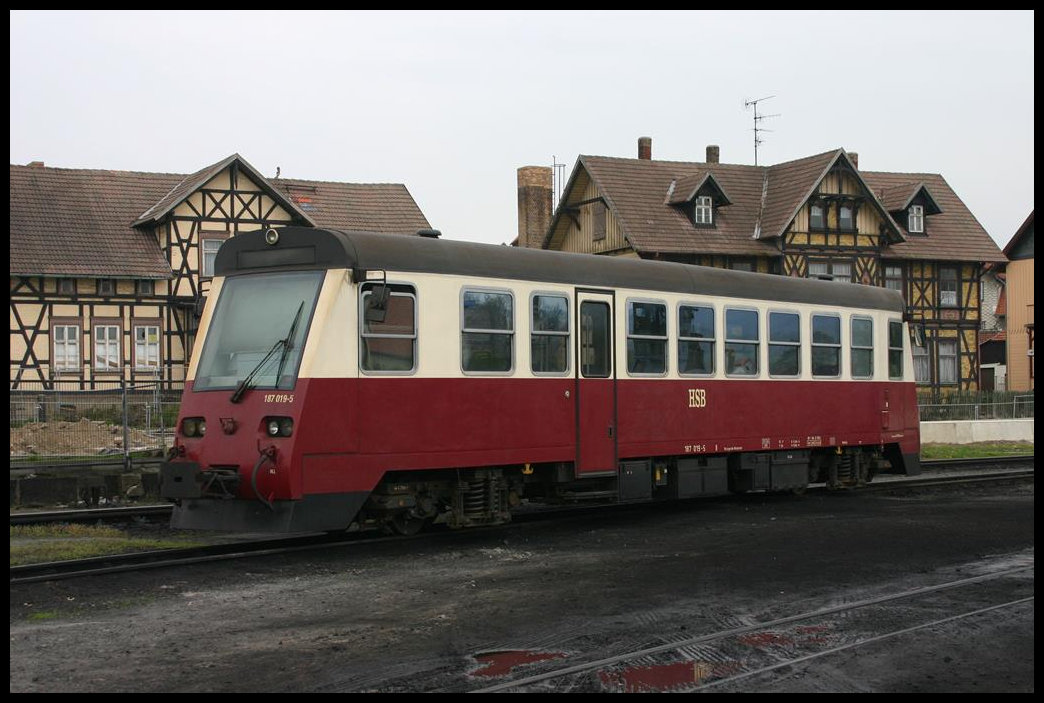 VT 187019 der HSB am 24.4.2005 im Schmalspur Bahnhof Wernigerode.