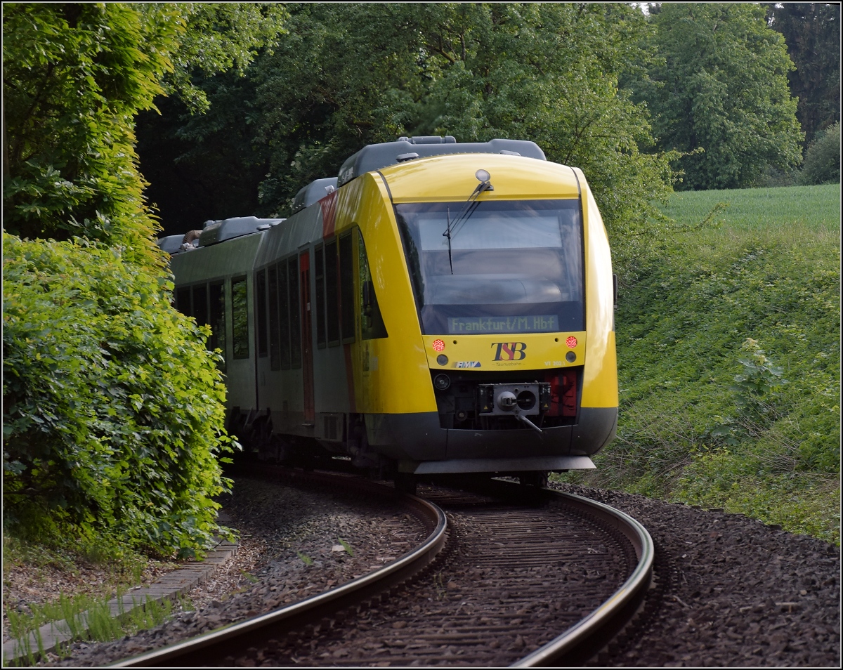 VT 202.1 alias 648 402-5 der HLB bei Königstein. Mai 2018.