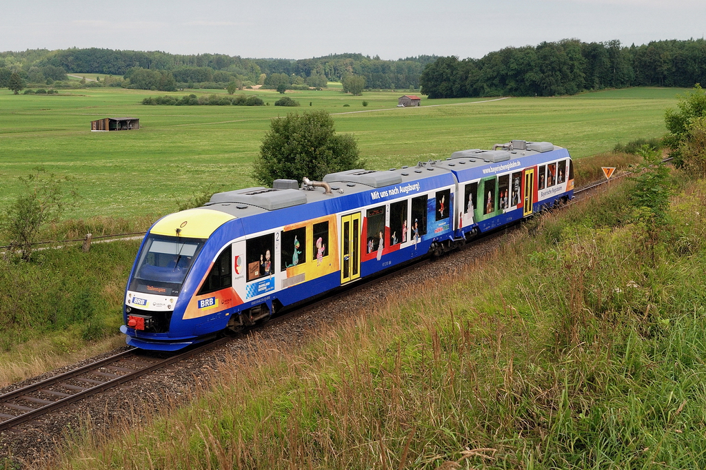 VT 210 der BRB (Augsburger Puppenkiste) mit BRB 86515 bei Pflaumdorf (11.08.2013)