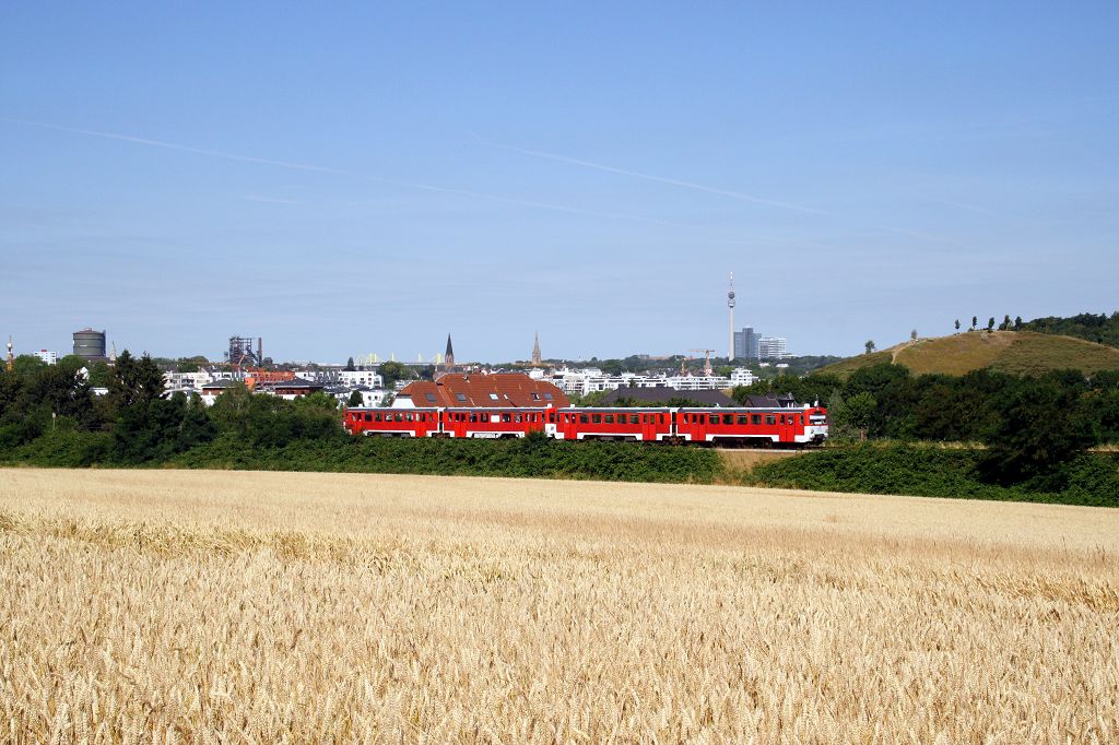 VT 2.35 und 2.37 der Ascherslebener Verkehrsgesellschaft mbH als Pendelzug zwischen den Stationen Holzwickede und Schwerte im Auftrag des ZRL am 07.07.2018 bei DO-Aplerbeck-Süd. 