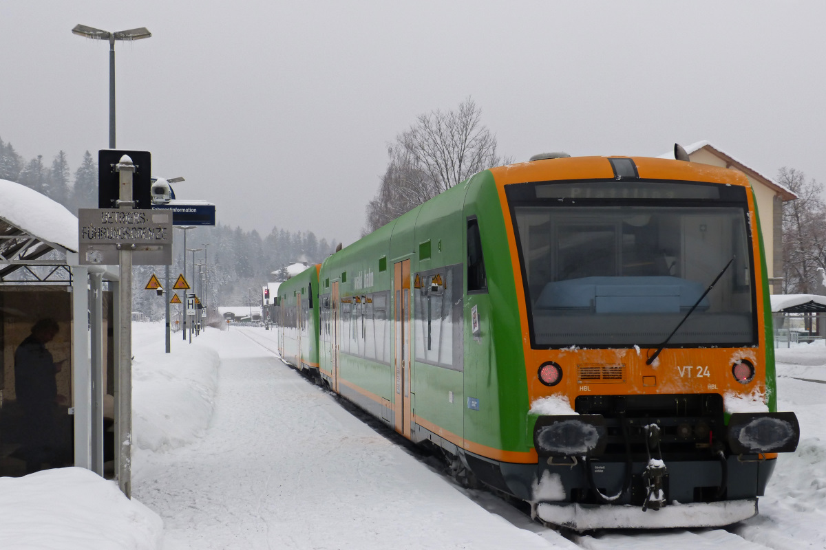 VT 24 der Waldbahn in Bayrisch Eisenstein kurz vor der Rückfahrt Richtung Plattling. 23.01.2016