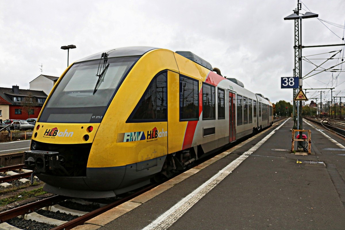 VT 273.2 (BR 648 | Alstom Coradia LINT 41) der Hessischen Landesbahn GmbH (HLB) als RB 24832 (RB53) nach Limburg(Lahn) steht in ihrem Startbahnhof Fulda auf Gleis 38 bereit. [22.10.2017 | 13:54 Uhr]
