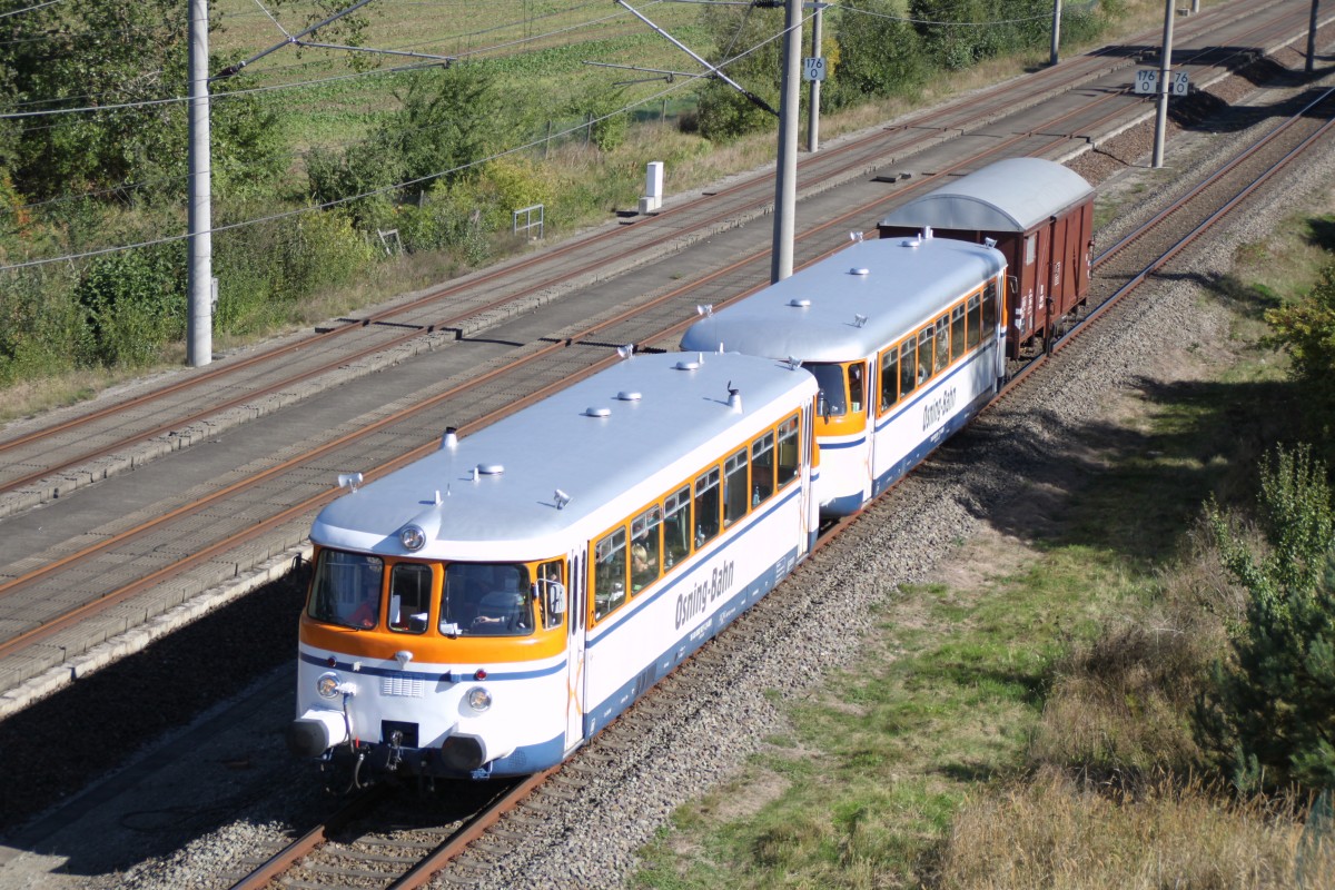 VT 302 027 und VT 302 051 der Osning-Bahn am 29.09.2013 auf der Stammbahn bei Rathenow