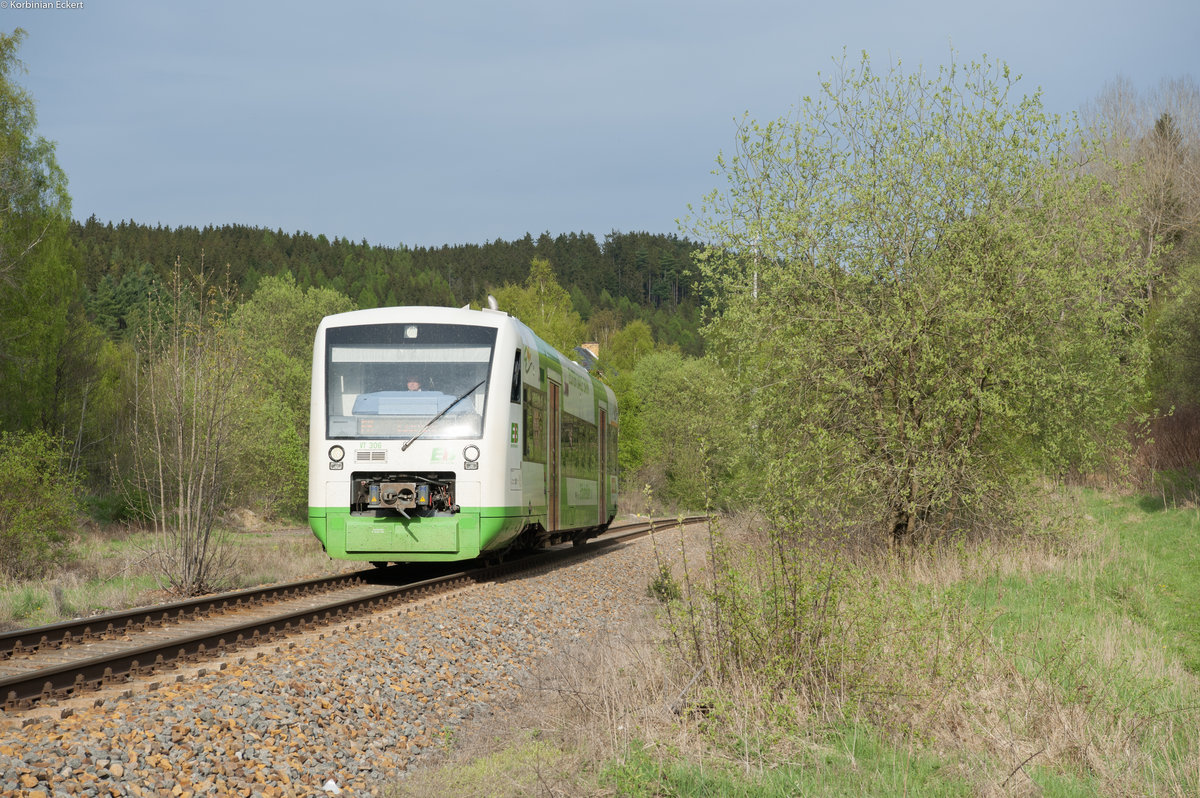 VT 306 der Erfurter Bahn als Zug von Blankenstein nach Saalfeld zwischen Harra und Bad Lobenstein, 28.04.2018