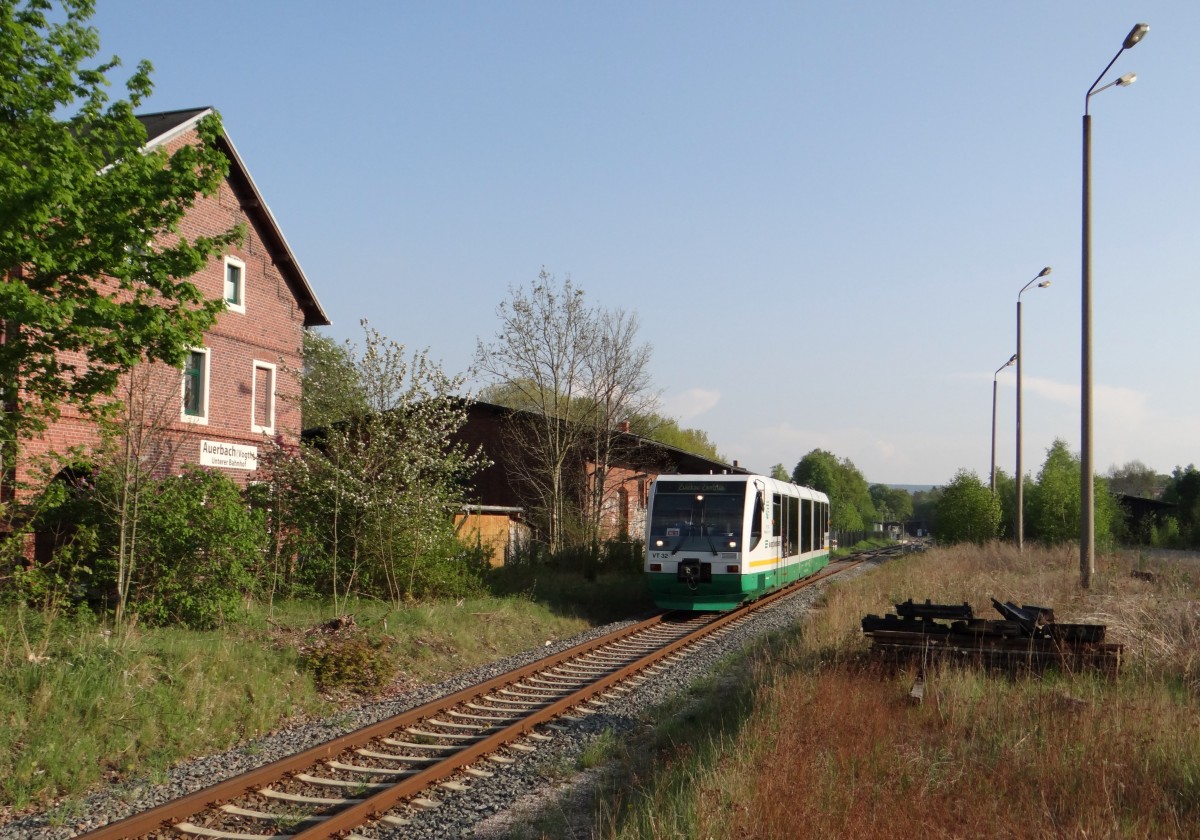 VT 32 der Vogtlandbahn zusehen am 29.04.14 in Auerbach/V. unterer Bahnhof.