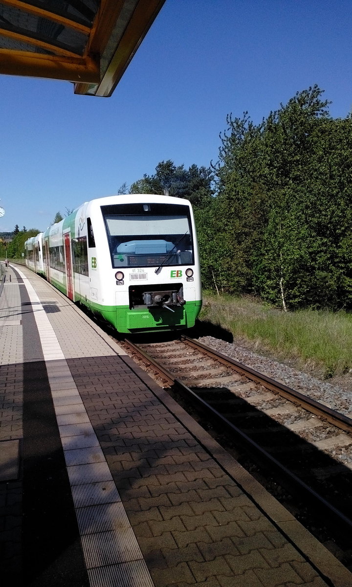 VT 324 der Erfurter Bahn in Gera-Zwötzen. 31.05.15
