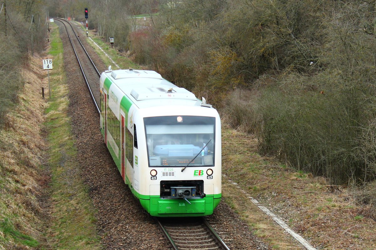 VT 326 der Erfurter Bahn (EB) am 2.4.2021 zwischen Oppurg und Pößneck auf dem Weg nach Saalfeld/Saale