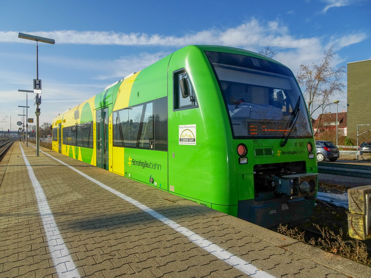 VT 367 der Württembergischen Eisenbahn-Gesellschaft steht als R61 nach Heimerdingen in Korntal, 25.11.2018.