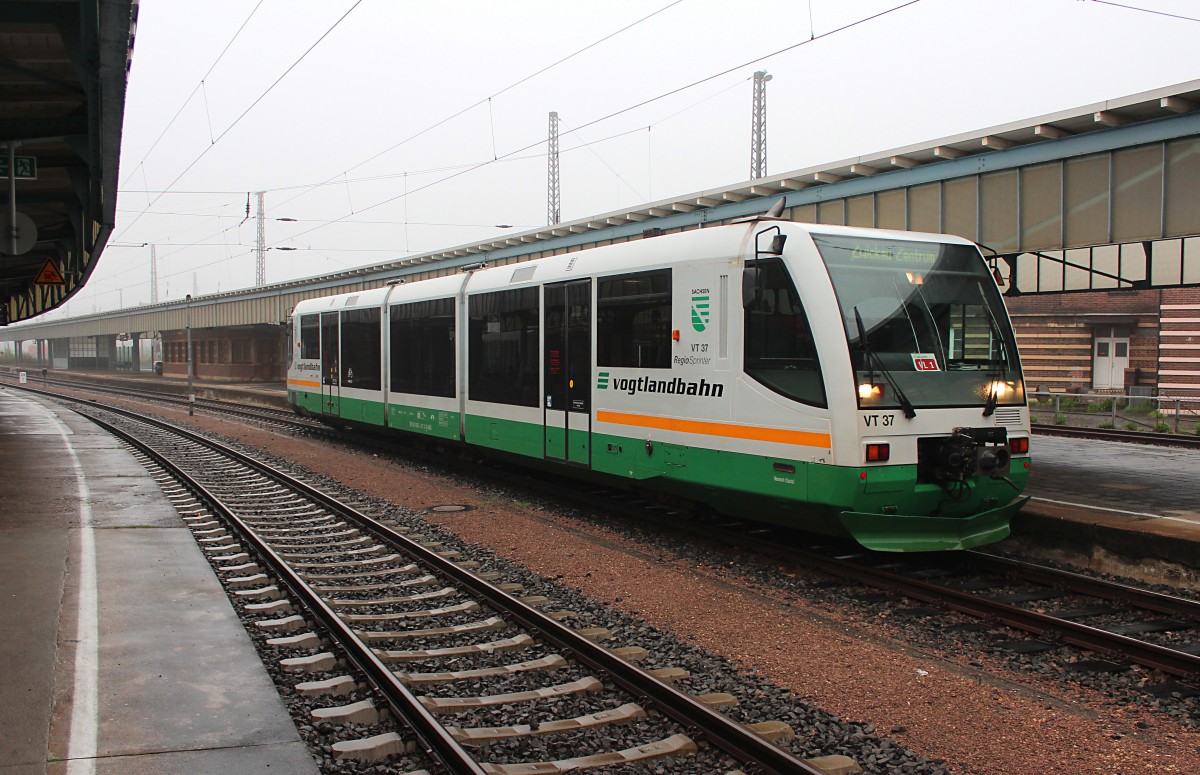 VT 37 (95 80 0654 037-2 D-VBG) von der Vogtlandbahn steht am 14.09.2014 als VBG20806 in Zwickau (Sachs) Hbf und wird nach acht Minuten Aufenthalt weiter nach Zwickau Zentrum fahren, der VT 37 kam aus Sokolov.