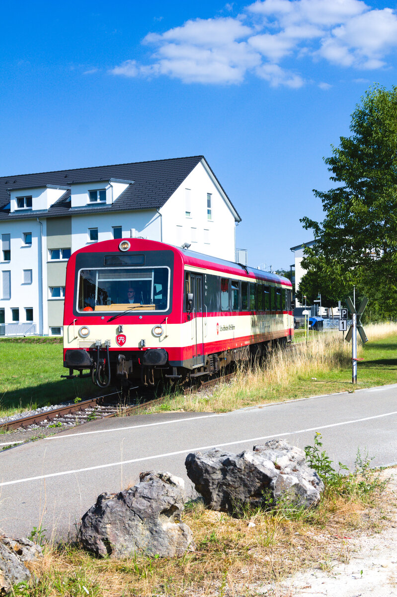 VT 41 hat als Freizeitexpress Ostalb am 24.07.2022 den Bahnhof Amstetten erreicht und rangiert nun in den DB Teil des Bahnhofs, um weiter nach Ulm zu fahren. .