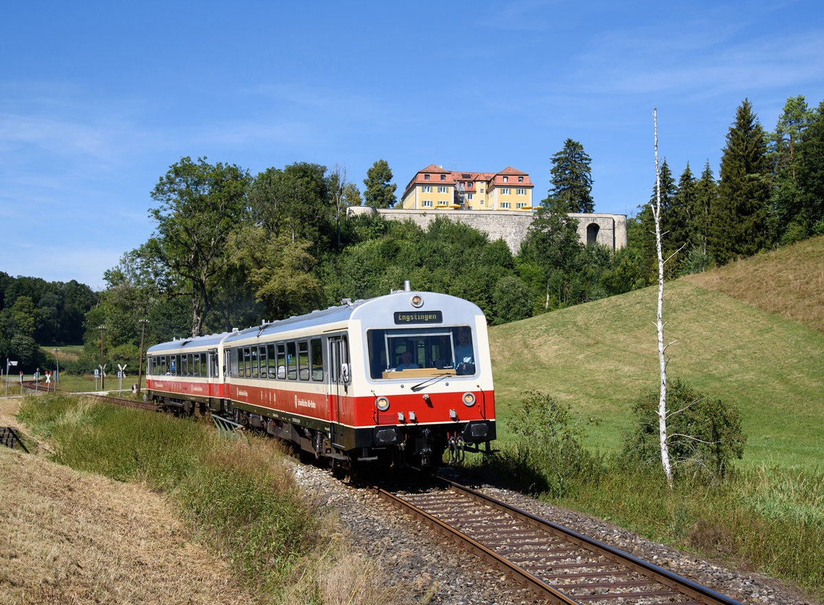 VT 413(626 413)und VT 411(626 044)als RB 22281 nach Engstingen.(Grafeneck 12.8.2018).