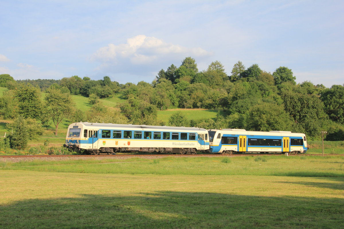 VT 421+440 auf ihrer Fahrt von Schorndorf nach Rudersberg-Oberndorf am 18.07.2017 zwischen Miedelsbach-Steinenberg und Michelau.