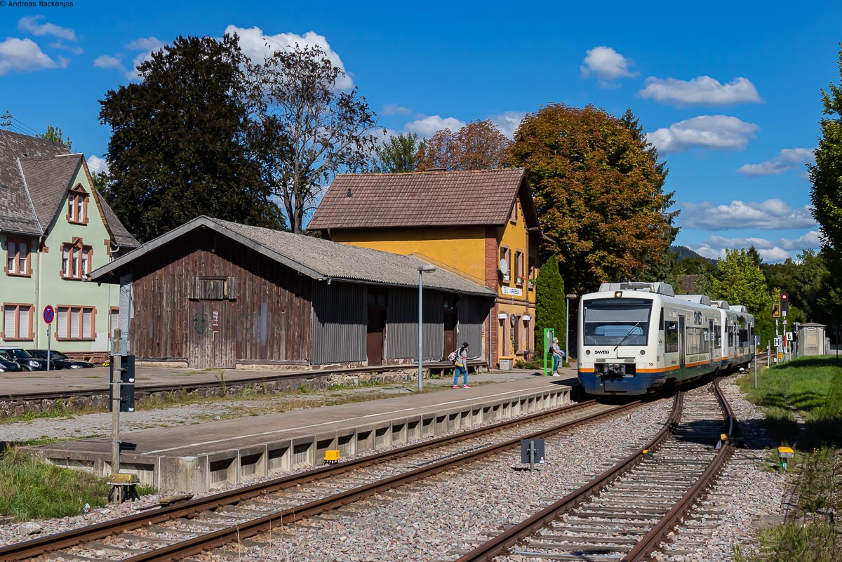 VT 508 und VT 515  E-Werk Mittelbaden  als SWE 72224 (Oberharmersbach-Riersbach - Biberach(Baden)) in Zell a.H. 21.9.22