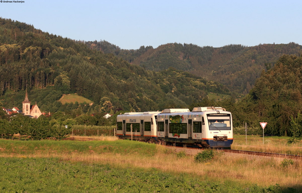 VT 515  E-Werk Mittelbaden  und VT 530 als SWE 87501 (Bad Griesbach(Schwarzw)-Freudenstadt Hbf) bei Lauterbach 24.6.20