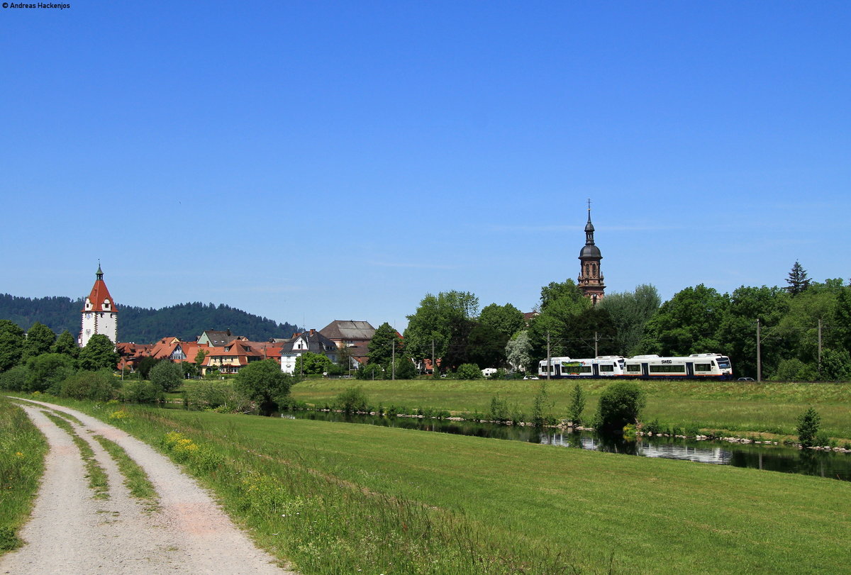 VT 520 und VT 515 als SWE87371 (Bad Griesbach(Schwarzwald)-Freudenstadt Hbf) bei Gengenbach 18.5.20