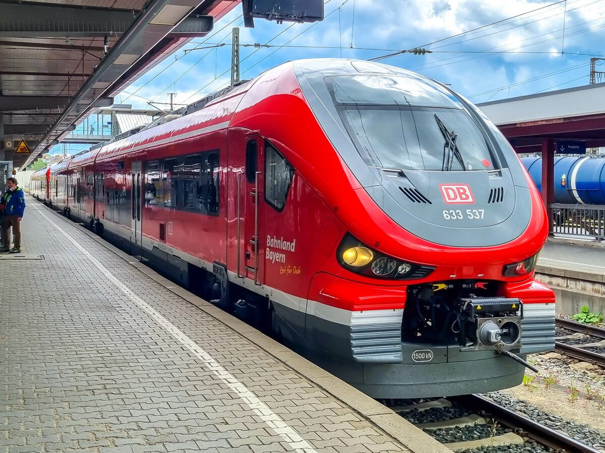 VT 633 537 mit dem RE 75 aus Oberstdorf in Ulm Hbf, 07.06.2022.
