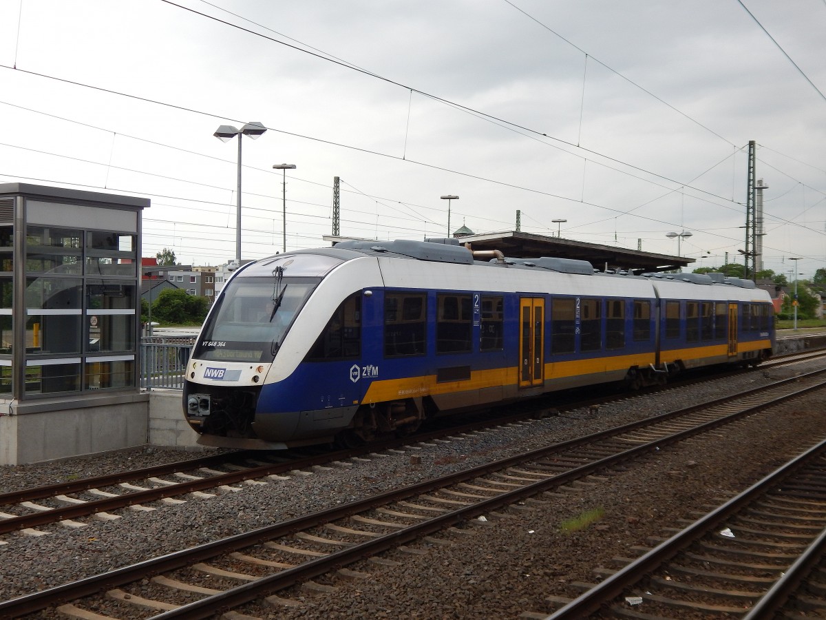 VT 648 364 der NordWestBahn stand am 9.5.15 als RB43 nach Dortmund in Herne zur Abfahrt bereit.

Herne 09.05.2015