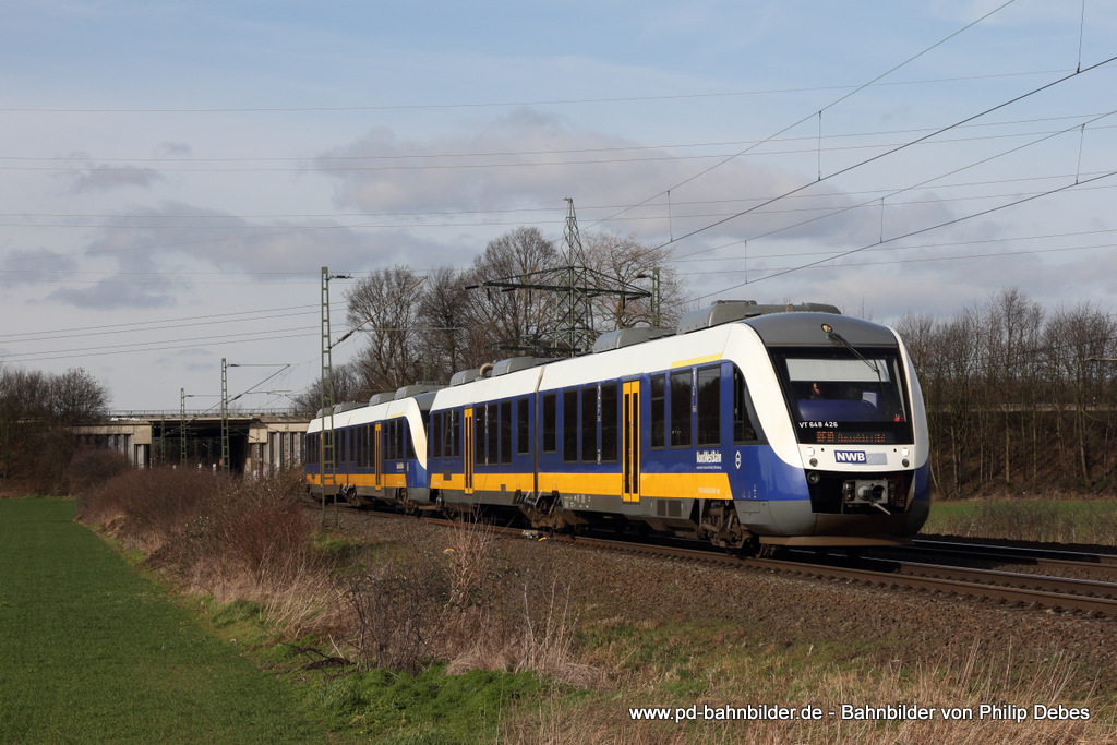 VT 648 426 (NordWestBahn) und 648 934-7 als RE10 in Richtung Düsseldorf Hbf in Neuss Vogelsang, 23. Februar 2014