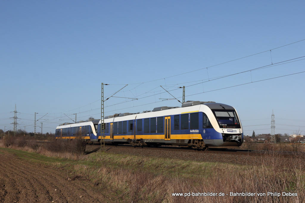 VT 648 444 (NordWestBahn) und VT 648 445 als RE10 in Richtung Düsseldorf Hbf in Meerbusch Osterath, 2. Februar 2014