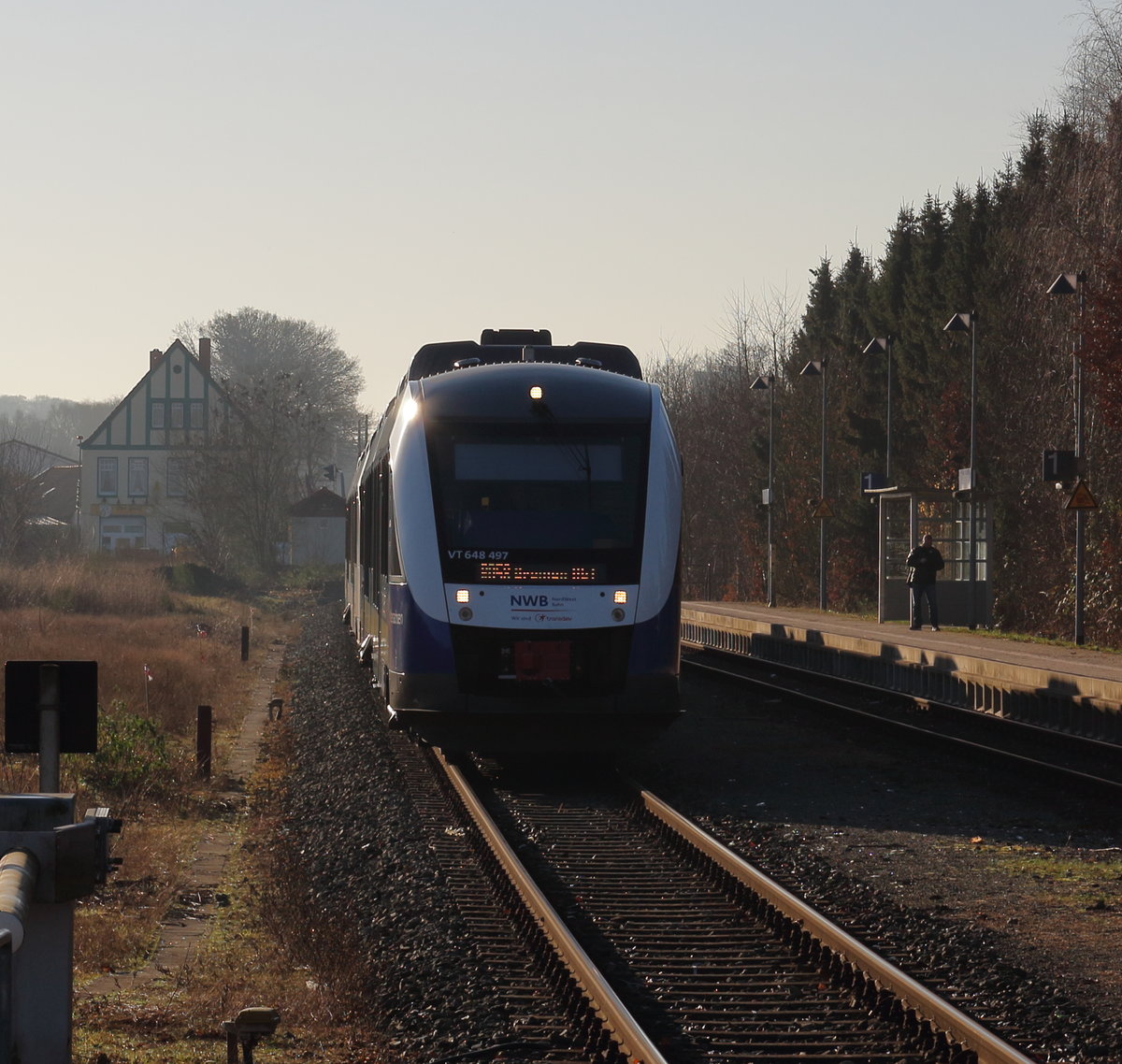 VT 648 497 erreicht als RB 58 (Osnabrück Hbr - Bremen Hbf) den Bahnhof von Wildeshausen.

Wildeshausen, 29. Dezember 2016