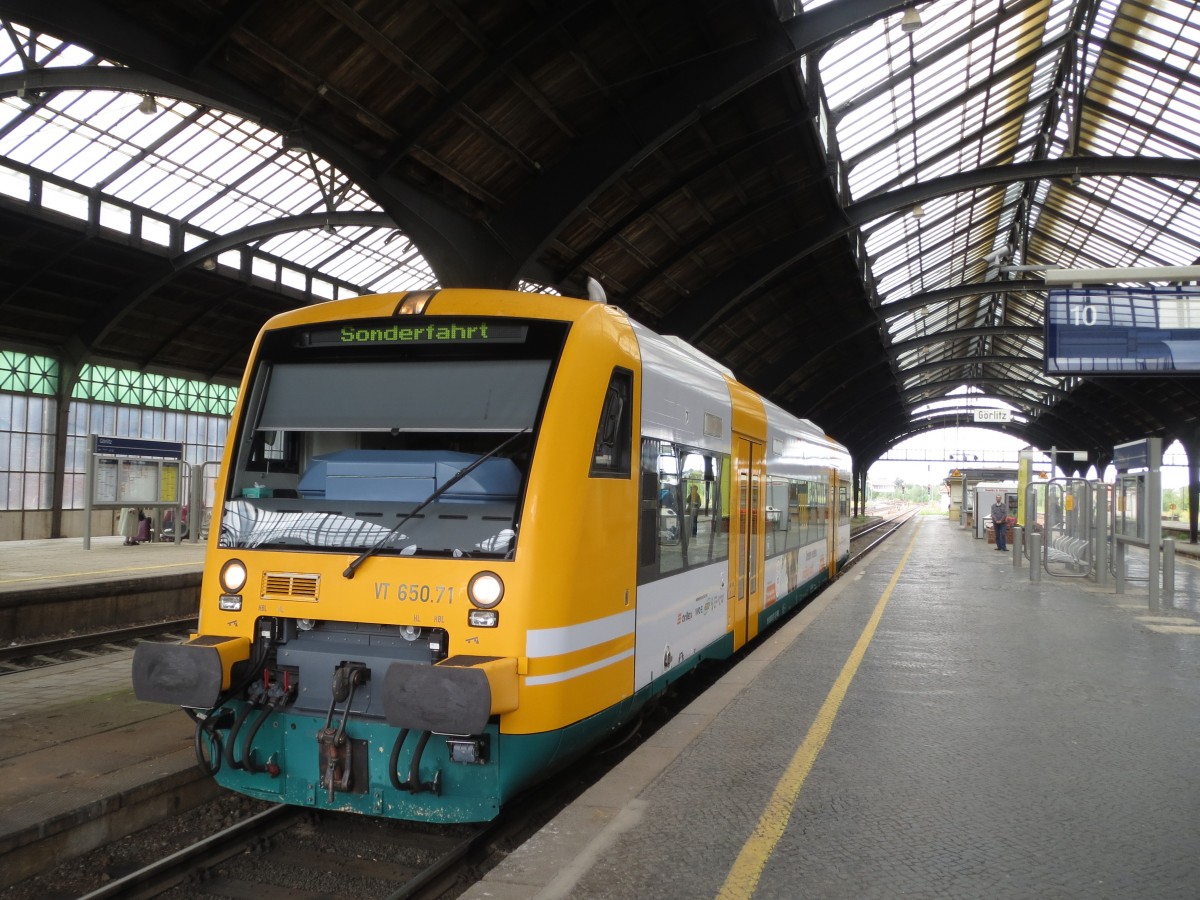 VT 650.71 der ODEG am 5. September 2015 nach Ankunft vom Betriebsgelände beim Tag der Offenen Tore. 