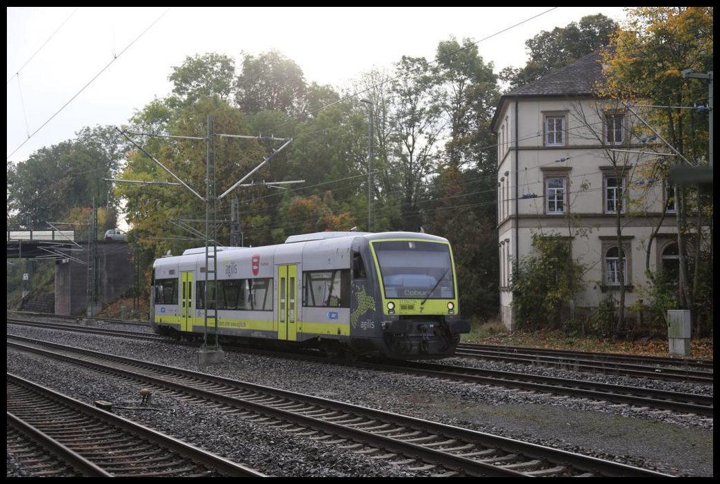 VT 650.734 von Agilis fährt hier auf dem Weg nach Coburg am 21.10.2019 um 9.16 Uhr in Hochstadt ein.