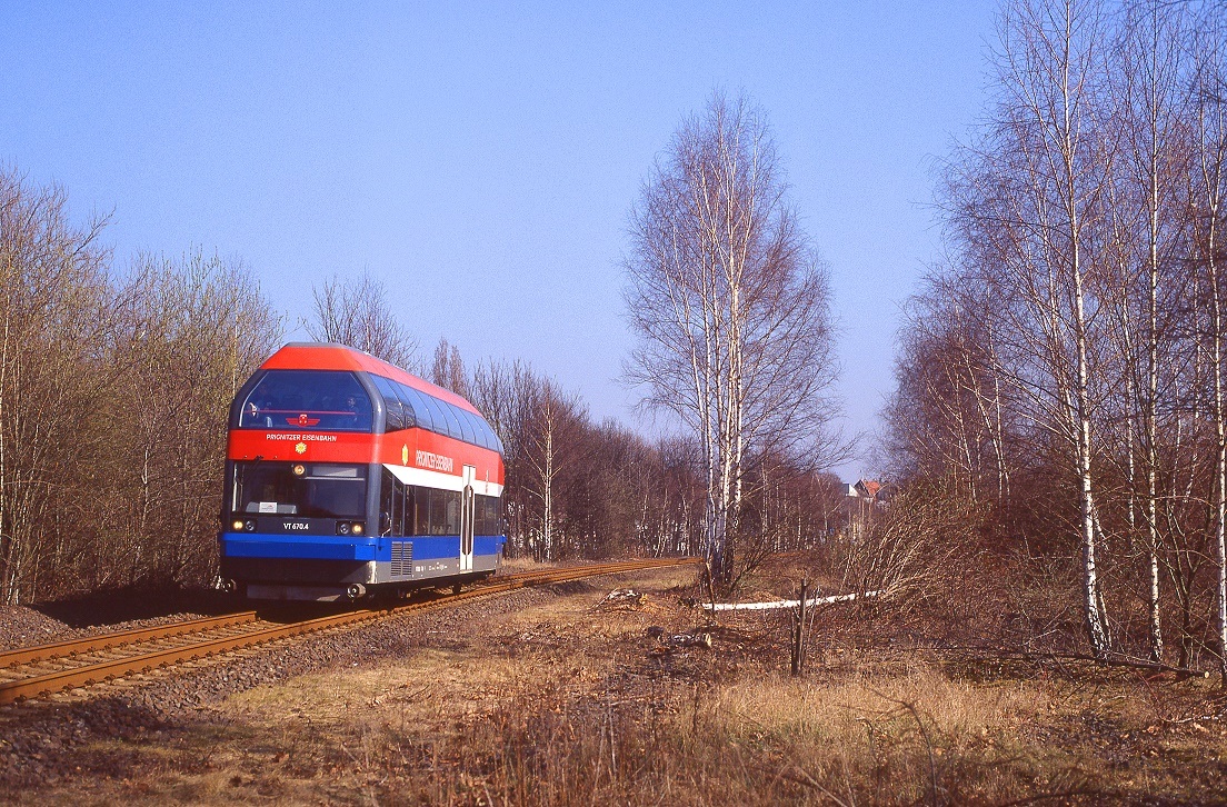 Vt 670.4, Duisburg Ruhrort, PEG 81054, 16.03.2003.
