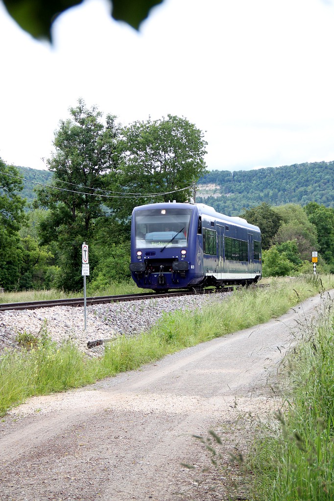 VT 69 der BOB als HzL 86328 hat Schlatt verlassen (21.06.2016)