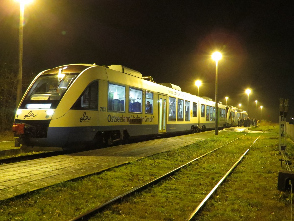 VT 703 und 702 im Bahnhof von Crivitz bei der Abschiedsfahrt der OLA Schwerin am 14.12.2013