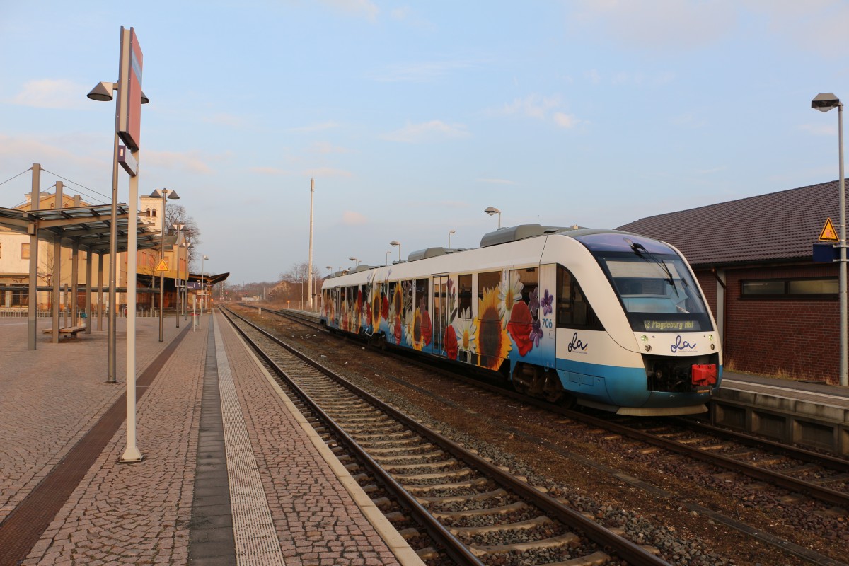 VT 706 der OLA am 10.03.2015 im Bahnhof von Oschersleben zur Rückfahrt nach Magdeburg HBF