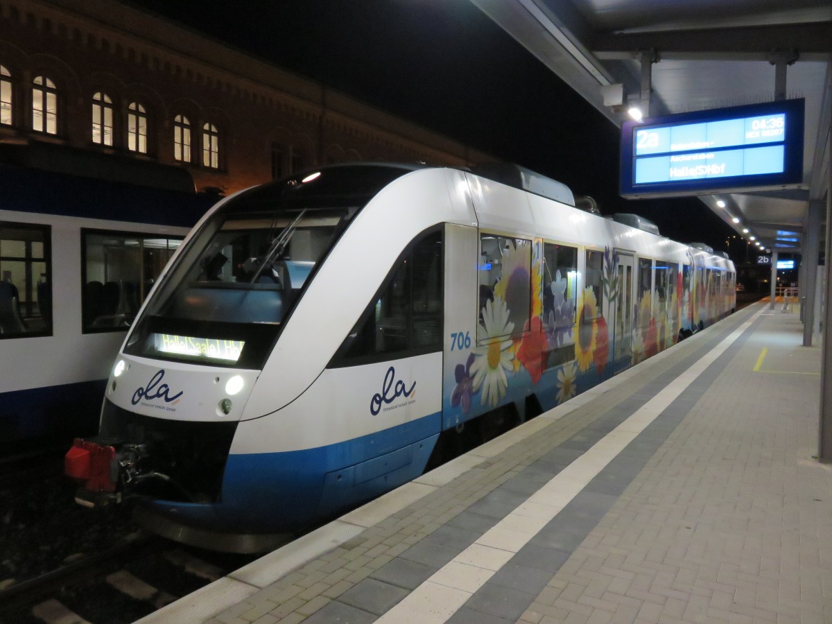 VT 706 der OLA im Bahnhof von Halberstadt nach Halle Saale Hbf am 17.10.2014