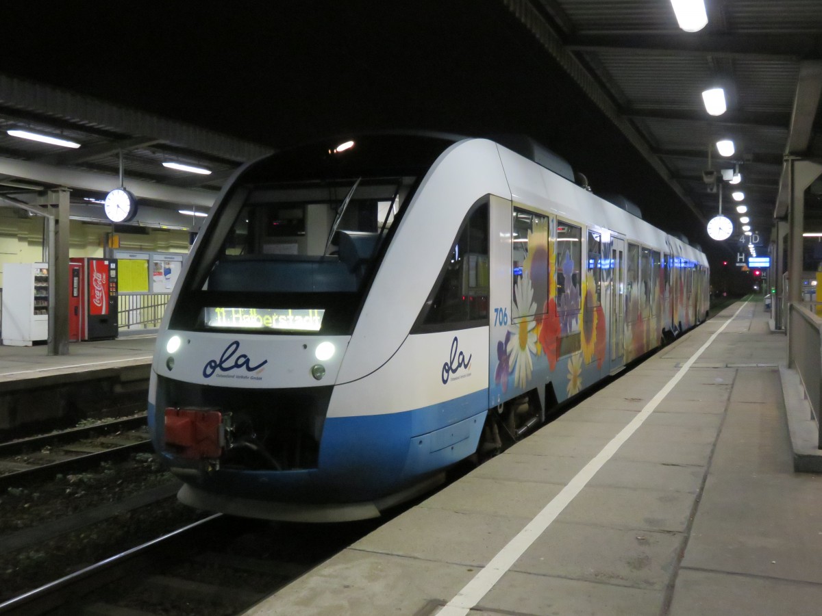 VT 706 (OLA) nach Halberstadt im Bahnhof von Magdeburgn am 19.01.2015