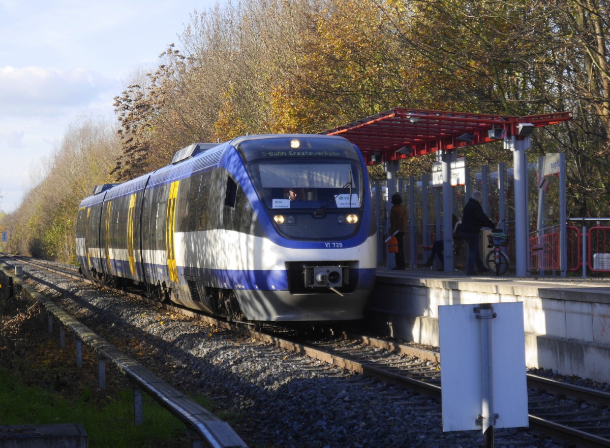 VT 729 (643 119 ex NOB) im Dienst der Regiobahn im Hp Kaarst Mitte / Holzbüttgen (24.11.14). Eigentlich sollte in diesem Umlauf eine 643.2-Doppeltraktion unterwegs sein.