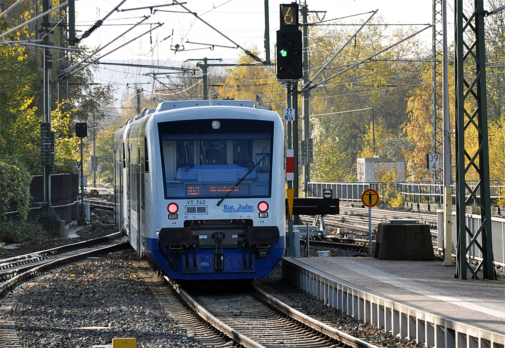 VT 740 der Rurtalbahn nach Heimbach bei der Abfahrt aus dem Bf Düren - 13.11.2013