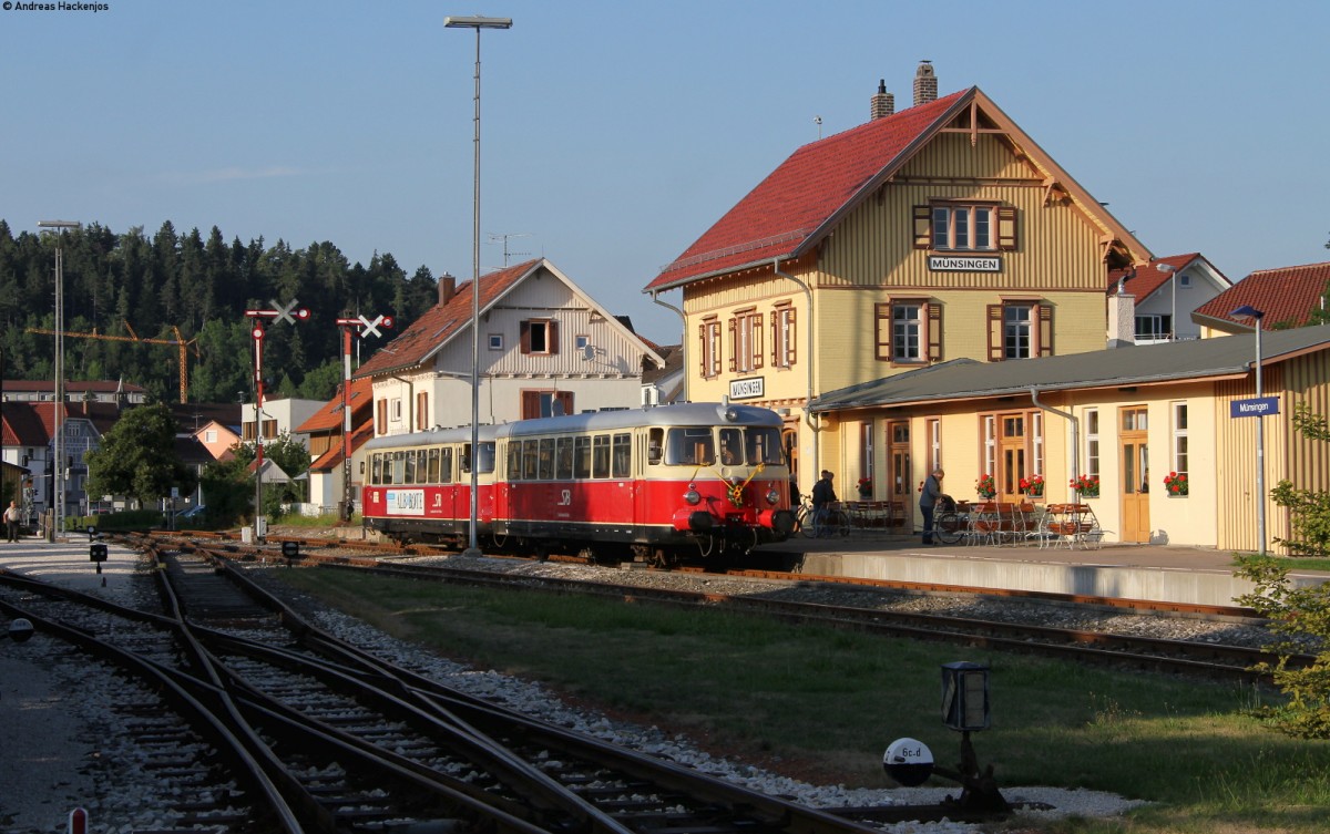 VT 8 und VS 14 der SAB als SAB-Sommerferien-Express (Schelklingen-Mnsingen) im Endbahnhof 21.8.13