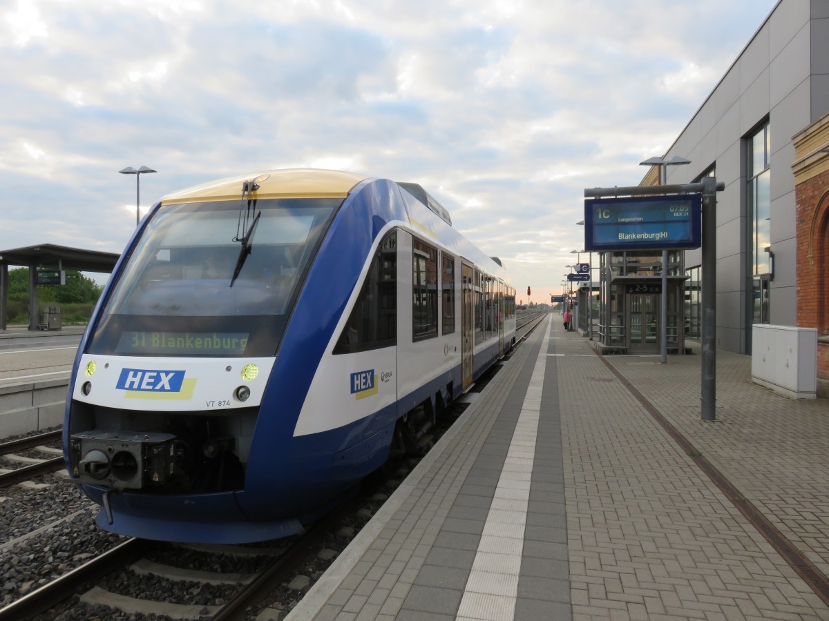 VT 874 HEX nach Blankenburg (Harz) am 02.05.2015 in Halberstadt