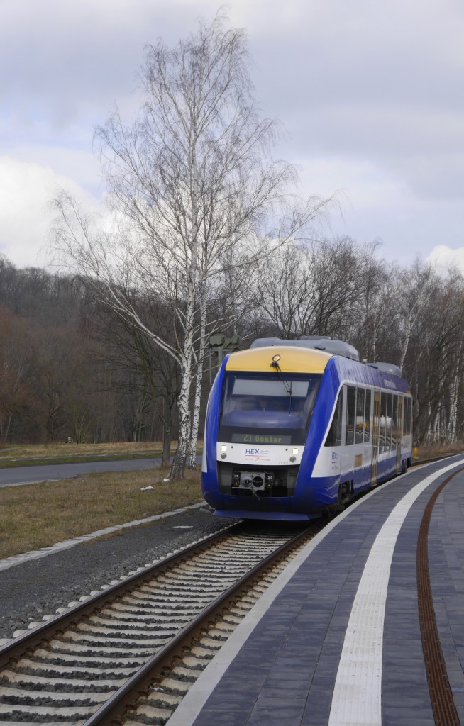 VT 876 des HEX (648 127-6) auf dem Weg von Magdeburg nach Goslar in Vienenburg (6.3.16).