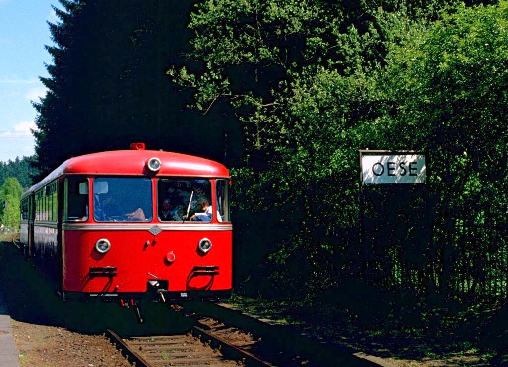 VT 95 122 am 13.05.1989 am ehem. Haltepunkt Oese (Strecke Menden - Hemer - Iserlohn).