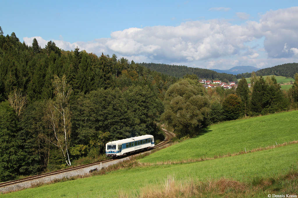 VT08 der Regentalbahn befuhr im Rahmen einer Fotosonderfahrt am 27.09.2014 die Strecke von Viechtach nach Gotteszell. Aufgenommen in Ruhmannsfelden