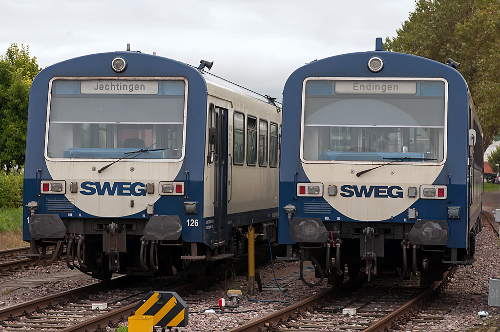 VT126 ( 95 80 0626 126-6 D-SWEG ) SWEG und VS202 SWEG im Bahnhof Endingen a.K. whrend der Betriebsruhe am Wochenende ( 14.09.2013 ) 