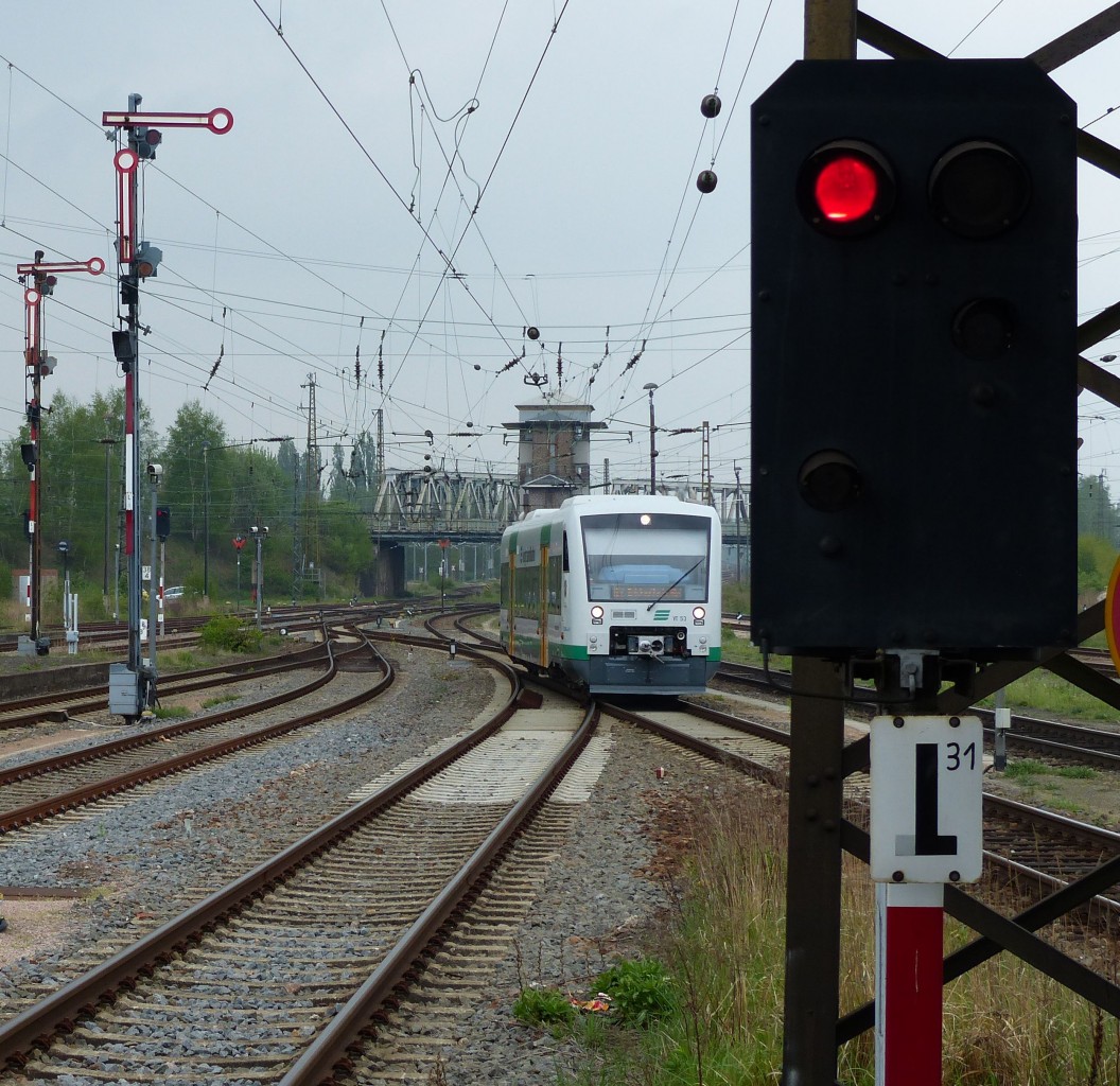 VT53 aus Plauen komment fährt am 28.04.2014 in den Zwickauer Hauptbahnhof ein.
