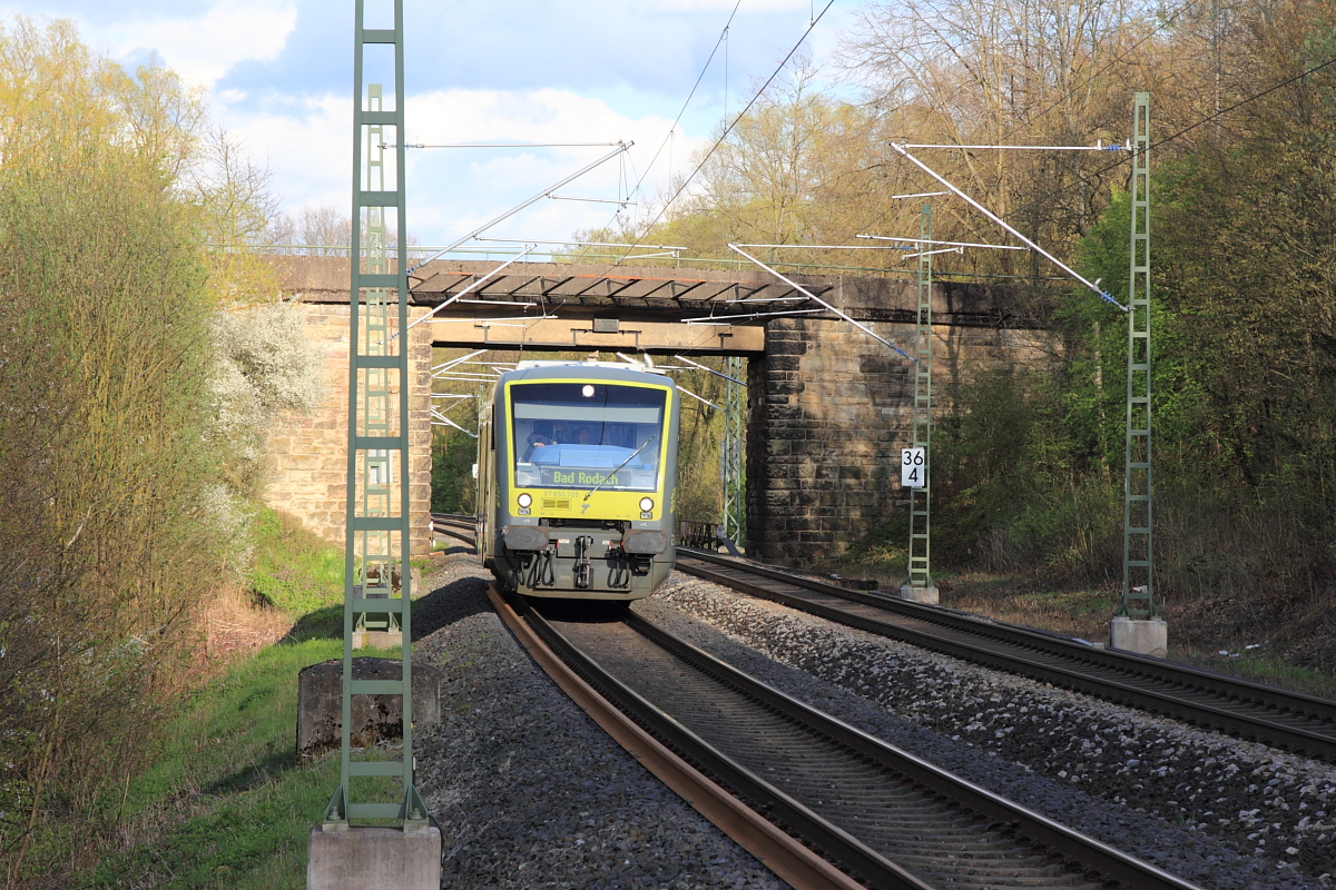 VT650.705 Agilis in Michelau/ Oberfranken am 15.04.2016. (Bild entstand vom Ende des Bahnsteigs)