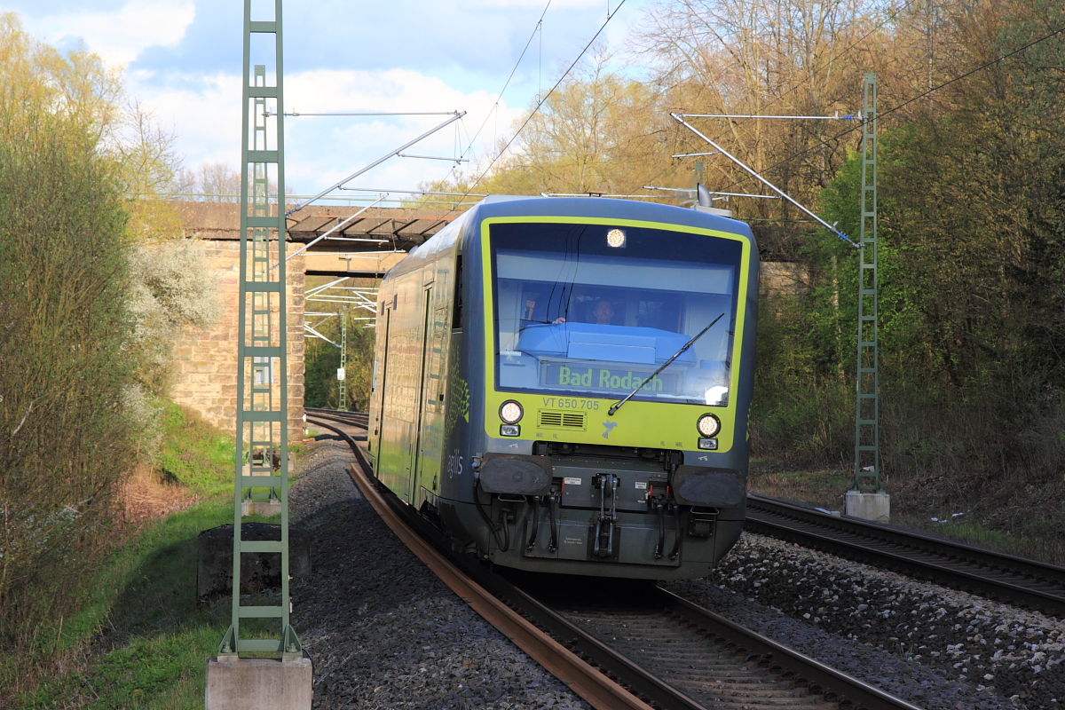 VT650.705 Agilis in Michelau/ Oberfranken am 19.04.2016. (Bild entstand vom Ende des Bahnsteigs)