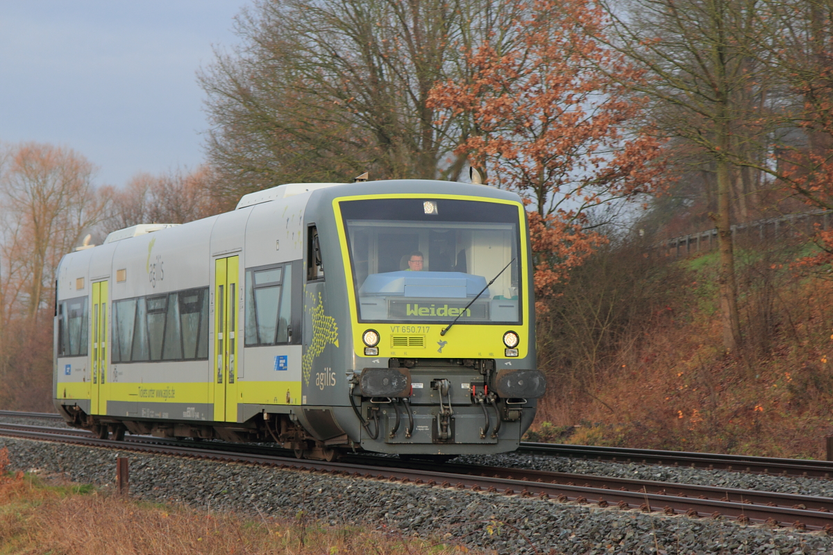 VT650.717 Agilis bei Burgkunstadt am 04.12.2015.