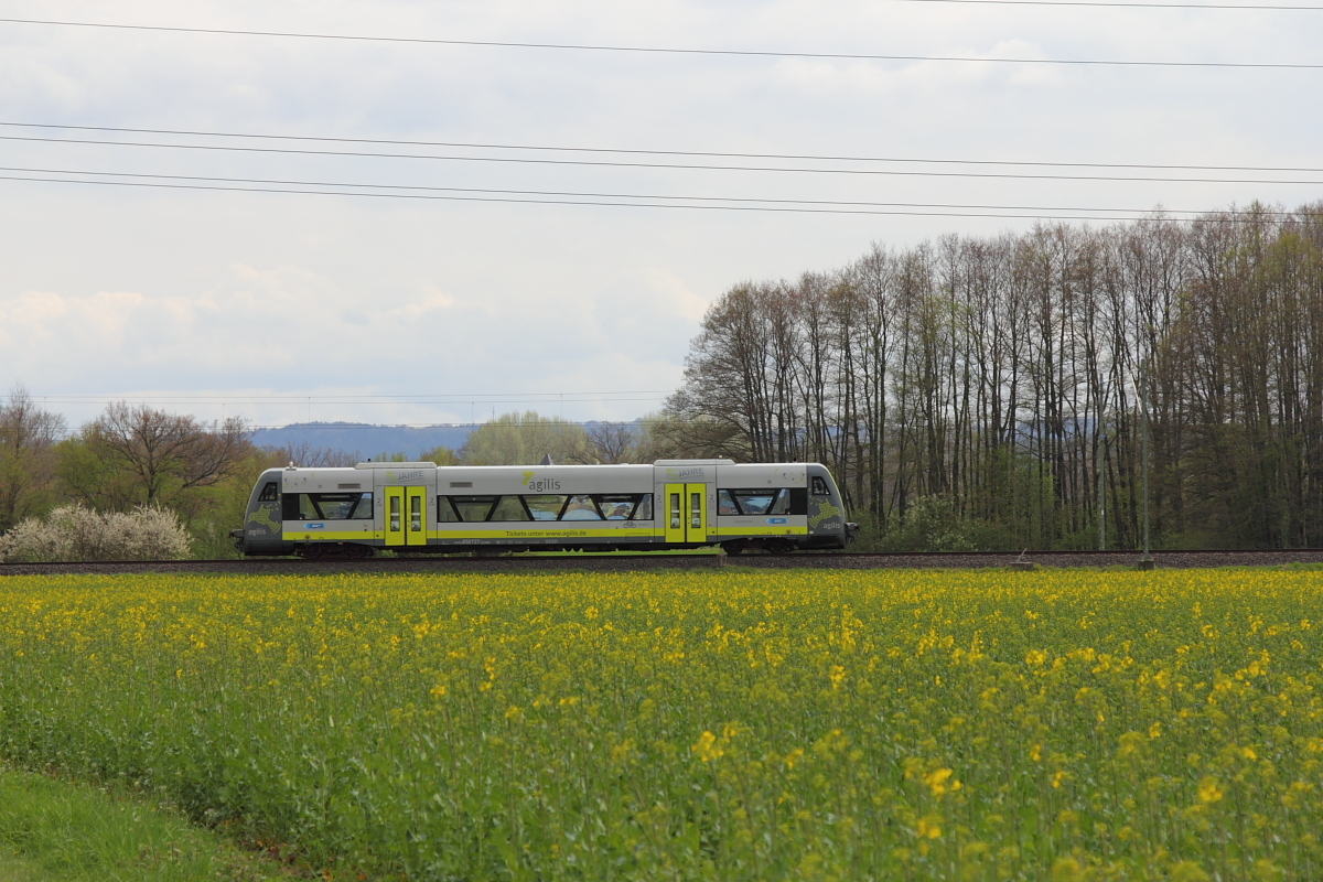 VT650.727 Agilis bei Hochstadt/ Marktzeuln am 16.04.2017.
