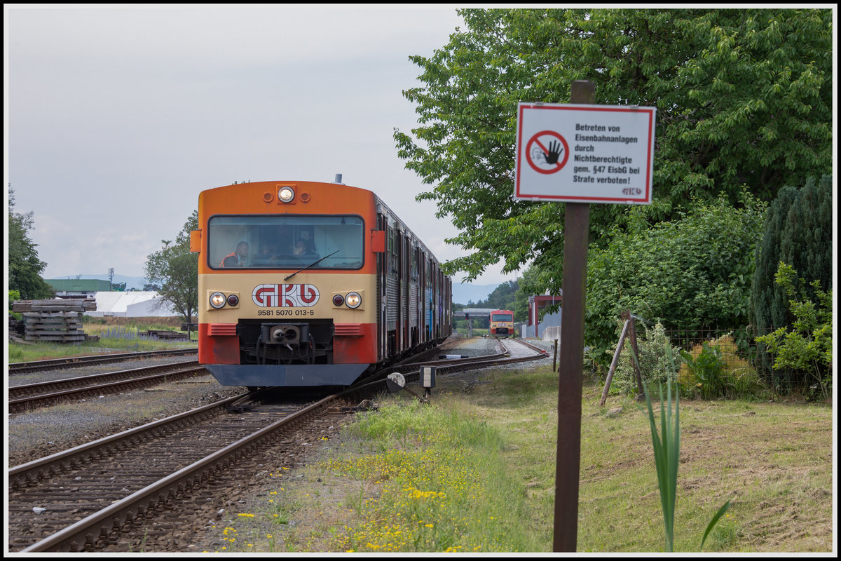 VT70.13 im Bahnhof Premstätten Tobeldbad. 
ER wartet mit 2 Geschwistern im Schlepptau auf die Abfahrt. 
17.06.2020