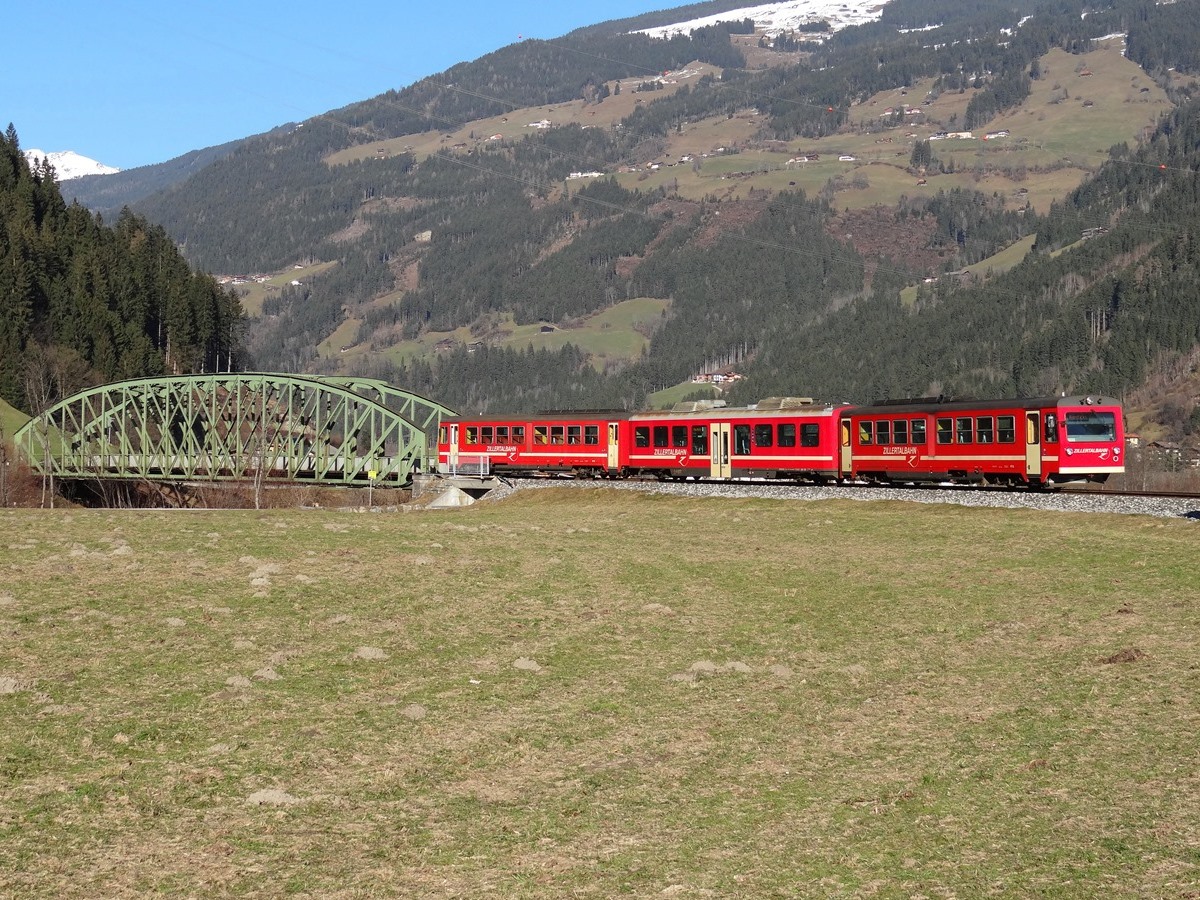 VT8 mit B4 35 und VT6 - Ziller-Brücke zwischen Zell-Am-Ziller und Erlach - 06-02-2014