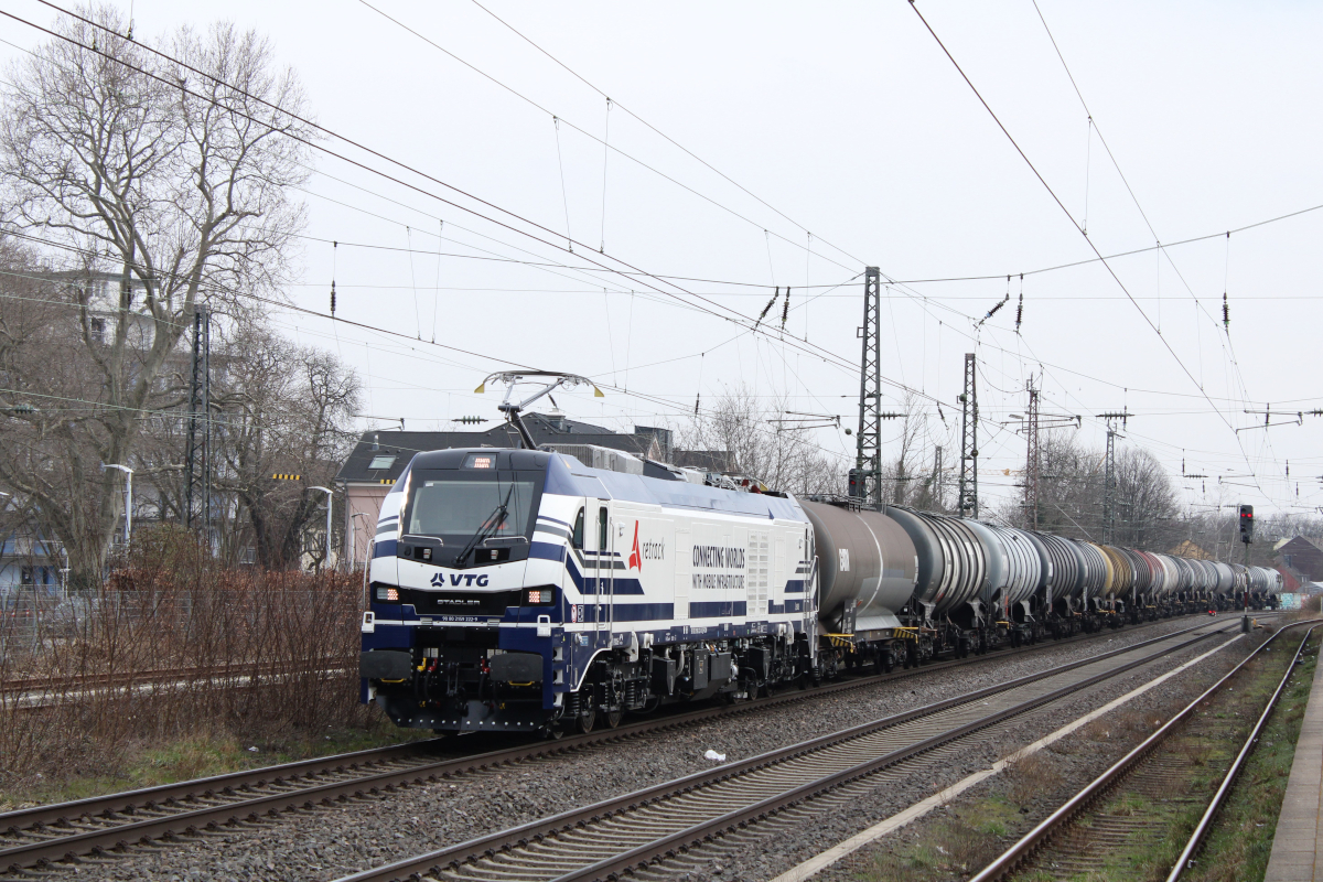 VTG 159 222  Lena  zieht durch Hilden einen Kesselzug. Am 10.03.2021