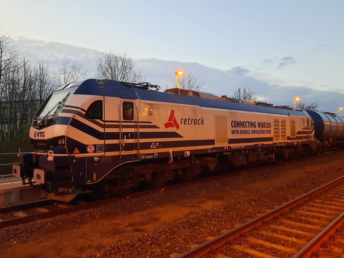 VTG retrack 159 221 pausierte am 05.11.2022 mit Kesselwagen in Gotha Ost.