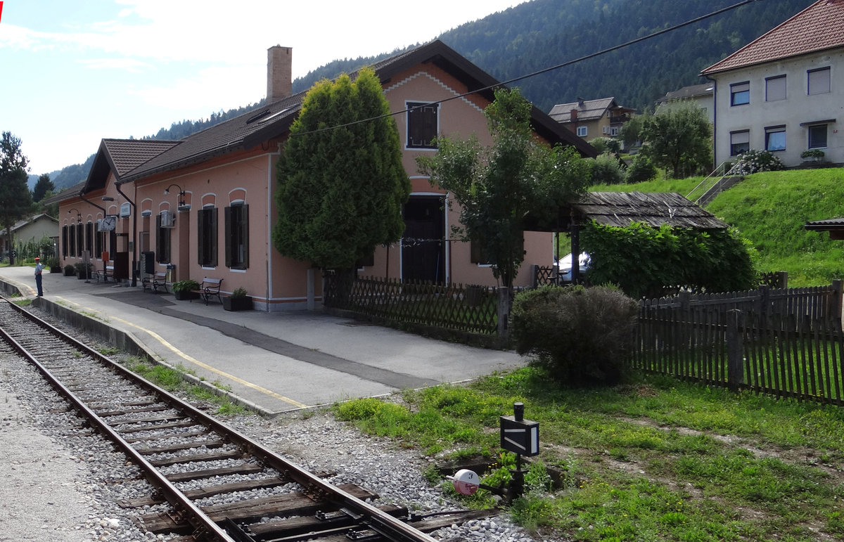 Vuhred (bis 1918 Wuchern-Mahrenberg), besetzter Bahnhof, 44 km von Maribor entfernt
